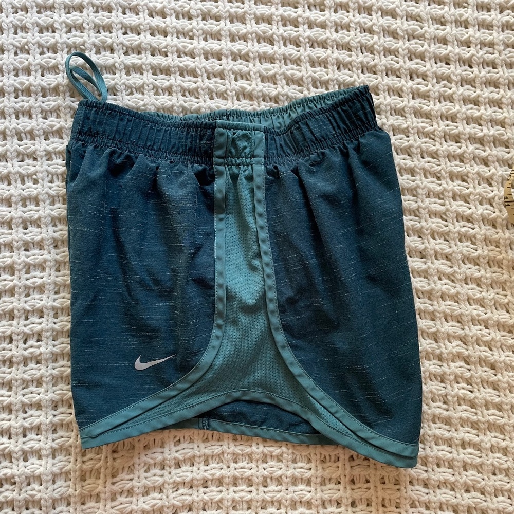 Nike dri fit teal lined running shorts women’s XS